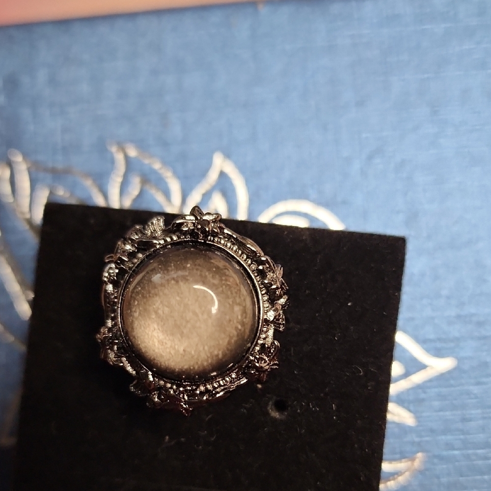 Elegant Silver-Toned Women's Ring